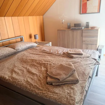 Helle Dachwohnung Nähe Schlossburg Mit Parkplatz *